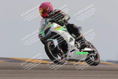 media/Nov-05-2022-SoCal Trackdays (Sat) [[f8d9b725ab]]/Turn 9 (110pm)/